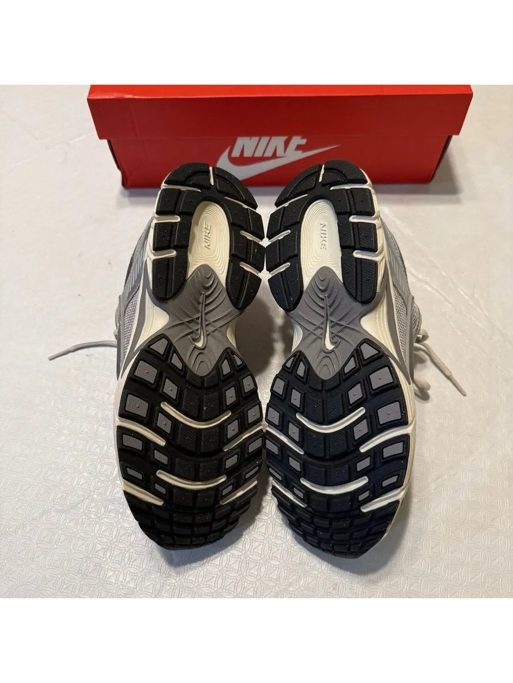 Nike V5 RNR Sneaker 8 Women's 6.5 Men's